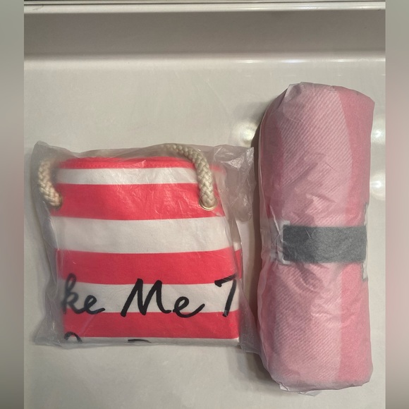 Victoria secret beach tote and blanket - Picture 9 of 10